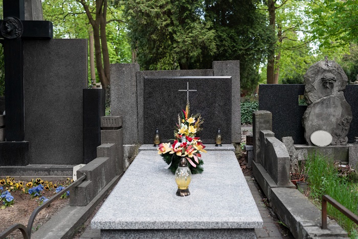 Choosing a Perfect Headstone: A Guide to Creating a Lasting Legacy for The Departed Loved Ones
